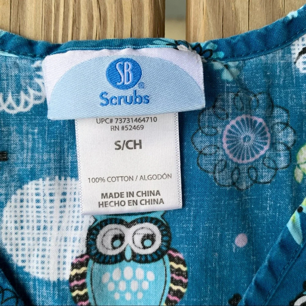 Blue Owl Scrub Top - Picture 4 of 7